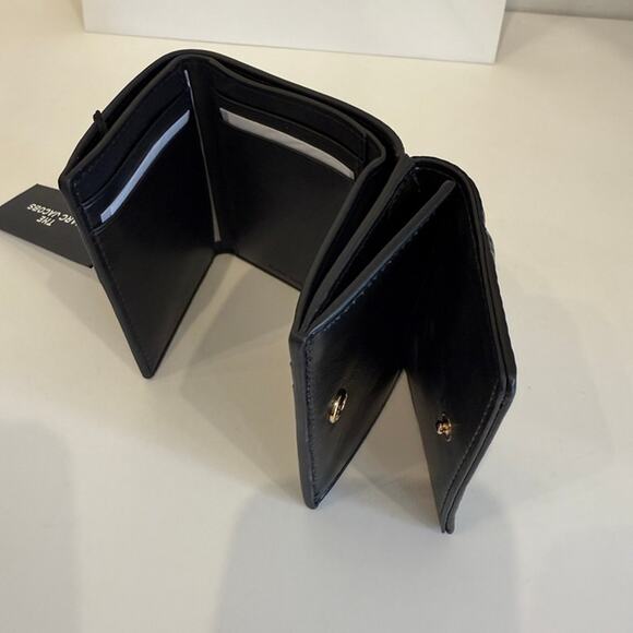 MARC JACOBS S129L01FA21 THE GLAM SHOT MEDIUM TRIFOLD IN BLACK - Picture 12 of 12